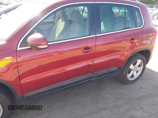 2010 Volkswagen Tiguan S z VIN WVGAV7AX5AW003836, wystawiony jako IAAI lot #42301007 z przebiegiem 176 403 mil mil oraz . Historia ofert i sprzedaży dostępna na DreamBid. Obrazek 6.