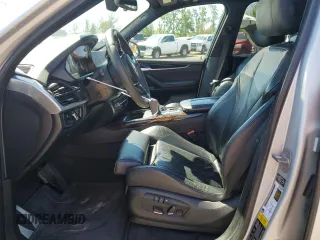 2014 BMW X5 xDrive35d z VIN 5UXKS4C51E0J96683, wystawiony jako Copart lot #55558625 z przebiegiem 119 720 mil mil oraz Szkoda całkowita • Salvage title. Historia ofert i sprzedaży dostępna na DreamBid. Obrazek 7.