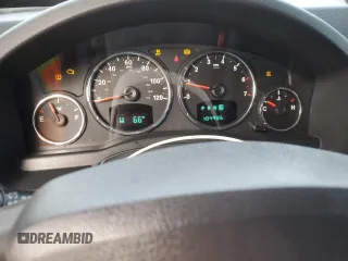 2010 Jeep Liberty Sport z VIN 1J4PP2GK2AW181091, wystawiony jako Copart lot #44555095 z przebiegiem 104 986 mil mil oraz Szkoda całkowita • Salvage title. Historia ofert i sprzedaży dostępna na DreamBid. Obrazek 9.