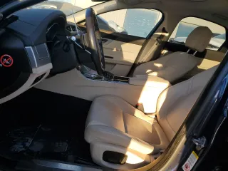 2016 Jaguar XF 35t Premium with VIN SAJBD4BV7GCY07333, listed as a Copart auction lot 72676984 with 70,630 mi miles and Salvage Title. Bid and sale history available at carsss.com. Image 7.
