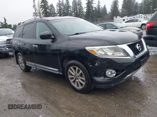 2013 Nissan Pathfinder SV with VIN 5N1AR2MM1DC617748, listed as a IAAI auction lot 41593304 with 175,100 mi miles. Bid and sale history available at carsss.com. Image 1.