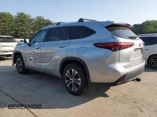 2021 Toyota Highlander XLE with VIN 5TDHZRBH6MS528368, listed as a Copart auction lot 59652945 with 102,712 mi miles and Salvage title. Bid and sale history available at DreamBid. Image 2.