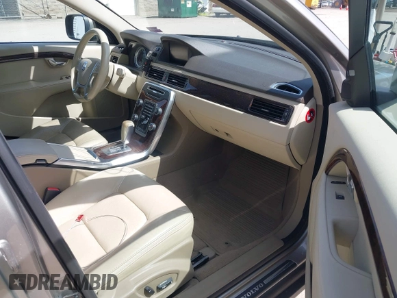 2012 Volvo XC70 T6 with VIN YV4902BZXC1137733, listed as a IAAI auction lot 42018303 with Not Provided miles and . Bid and sale history available at DreamBid. Image 5.