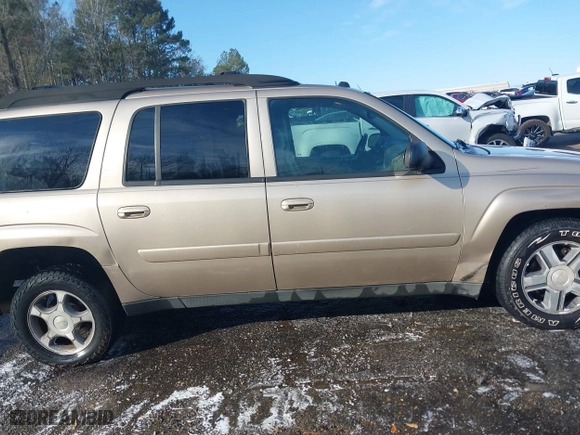 2005 Chevrolet TrailBlazer LS with VIN 1GNES16S356113516, listed as a IAAI auction lot 41395577 with 267,799 mi miles. Bid and sale history available at carsss.com. Image 13.