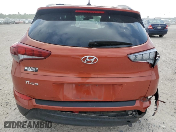 2017 Hyundai Tucson SE z VIN KM8J33A42HU486275, wystawiony jako Copart lot #53658145 z przebiegiem 31 928 mil mil oraz Szkoda całkowita • Salvage title. Historia ofert i sprzedaży dostępna na DreamBid. Obrazek 6.