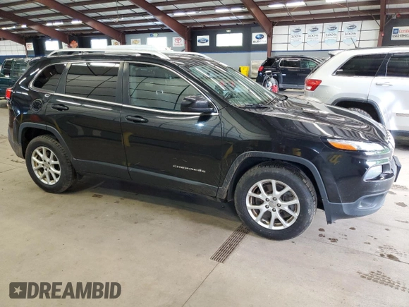 2015 Jeep Cherokee Latitude with VIN 1C4PJMCS6FW795643, listed as a Copart auction lot 56276355 with 152,208 mi miles and Clean Title. Bid and sale history available at DreamBid. Image 4.