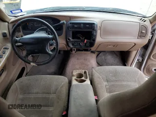 1999 Ford Explorer с VIN 1FMYU22E3XUA62129, выставлен на аукционе Copart как лот 87883565 с пробегом 250 605 миль миль и Списание • Salvage title. История ставок и продаж доступна на DreamBid. Изображение 8.