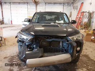 2018 Toyota 4Runner SR5 with VIN JTEBU5JR4J5575127, listed as a IAAI auction lot 41501797 with 84,854 mi miles. Bid and sale history available at carsss.com. Image 12.