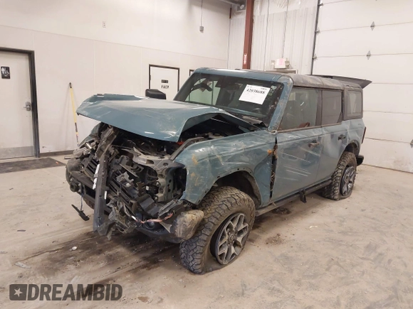2022 Ford Bronco z VIN 1FMEE5DP8NLB54954, wystawiony jako IAAI lot #42038688 z przebiegiem 45 182 mil mil oraz . Historia ofert i sprzedaży dostępna na DreamBid. Obrazek 17.