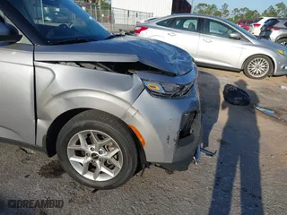 2022 Kia Soul LX with VIN KNDJ23AU7N7805591, listed as a IAAI auction lot 41800259 with 15,589 mi miles. Bid and sale history available at carsss.com. Image 6.