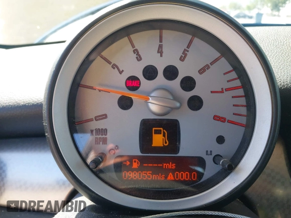 2008 MINI Hardtop S with VIN WMWMF73568TT90383, listed as a IAAI auction lot 42211410 with 98,055 mi miles and . Bid and sale history available at DreamBid. Image 7.
