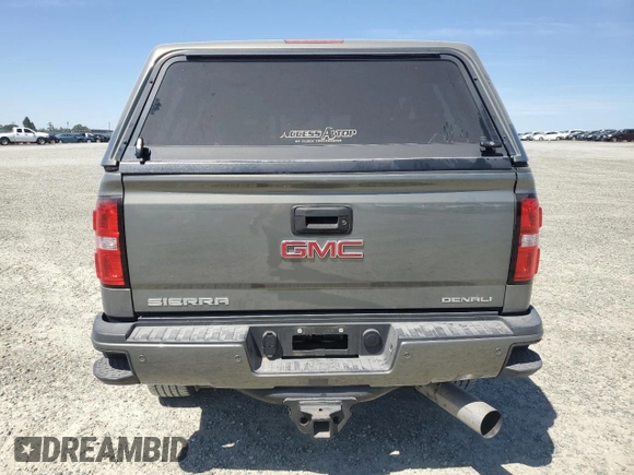2018 GMC Sierra 2500HD Denali z VIN 1GT12UEY6JF101420, wystawiony jako Copart lot #55831995 z przebiegiem 17 288 mil mil oraz Czysty tytuł • Clean title. Historia ofert i sprzedaży dostępna na DreamBid. Obrazek 6.