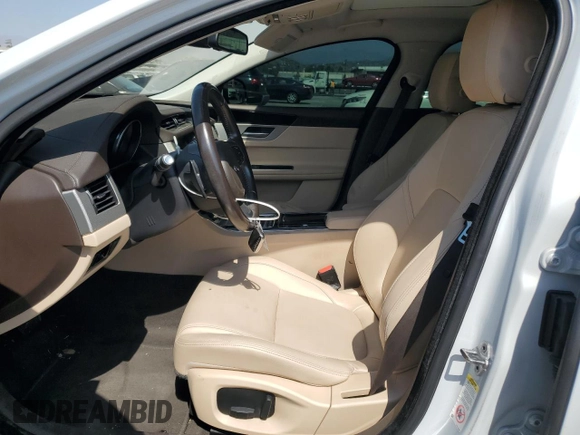 2016 Jaguar XF 35t Premium with VIN SAJBD4BV9GCY21427, listed as a Copart auction lot 72093934 with 84,710 mi miles and Salvage Title. Bid and sale history available at carsss.com. Image 7.