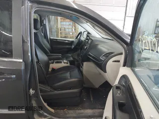 2012 Chrysler Town & Country Touring z VIN 2C4RC1BG3CR350599, wystawiony jako IAAI lot #42307293 z przebiegiem 233 082 mil mil oraz . Historia ofert i sprzedaży dostępna na DreamBid. Obrazek 5.