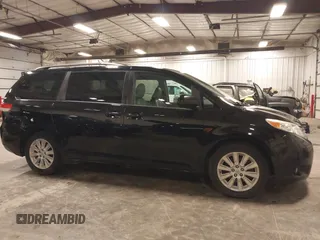 2012 Toyota Sienna XLE AAS z VIN 5TDYK3DC5CS223378, wystawiony jako IAAI lot #42164070 z przebiegiem 163 338 mil mil oraz . Historia ofert i sprzedaży dostępna na DreamBid. Obrazek 13.