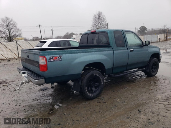 1997 Toyota T100 DX with VIN JT4UN22D2V0046483, listed as a Copart auction lot 45107095 with 247,665 mi miles and Clean Title. Bid and sale history available at DreamBid. Image 3.