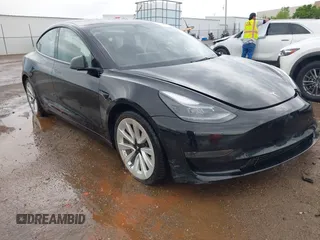 2023 Tesla Model 3 z VIN 5YJ3E1EA8PF435365, wystawiony jako IAAI lot #42114854 z przebiegiem 46 246 mil mil oraz . Historia ofert i sprzedaży dostępna na DreamBid. Obrazek 1.