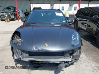 2018 Porsche Macan GTS z VIN WP1AG2A54JLB62881, wystawiony jako IAAI lot #42027419 z przebiegiem 91 876 mil mil oraz . Historia ofert i sprzedaży dostępna na DreamBid. Obrazek 6.