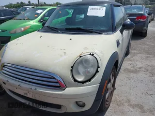 2009 MINI Cooper Hardtop with VIN WMWMF33569TU75508, listed as a IAAI auction lot 42090523 with 247,856 mi miles. Bid and sale history available at carsss.com. Image 6.