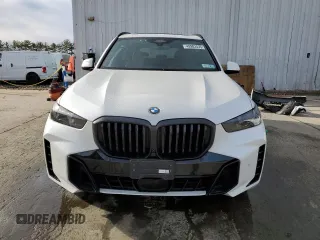 2024 BMW X5 xDrive40i z VIN 5UX23EU05R9U48829, wystawiony jako Copart lot #49902435 z przebiegiem Nie podano mil oraz Szkody całkowita. Historia ofert i sprzedaży dostępna na DreamBid. Obrazek 5.