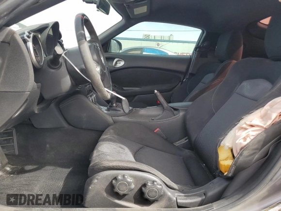 2014 Nissan 370Z z VIN JN1AZ4EH0EM630751, wystawiony jako Copart lot #51489825 z przebiegiem 125 107 mil mil oraz Czysty tytuł • Clean title. Historia ofert i sprzedaży dostępna na DreamBid. Obrazek 7.