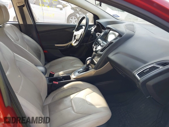 2018 Ford Focus Titanium z VIN 1FADP3N24JL313938, wystawiony jako IAAI lot #42050701 z przebiegiem 162 859 mil mil oraz . Historia ofert i sprzedaży dostępna na DreamBid. Obrazek 5.