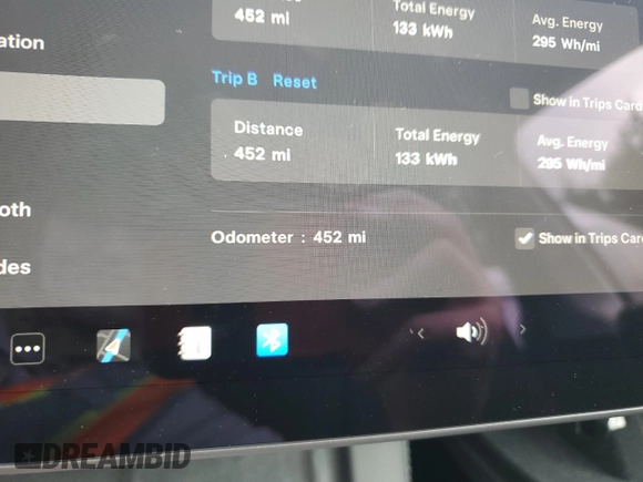 2025 Tesla Model Y Long Range with VIN 7SAYGDEE5SF296652, listed as a Copart auction lot 46664465 with 452 mi miles and Salvage Title. Bid and sale history available at DreamBid. Image 9.