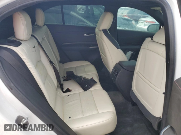 2022 Cadillac XT4 FWD Sport z VIN 1GYFZER44NF118862, wystawiony jako Copart lot #55231775 z przebiegiem 14 983 mil mil oraz Nie do naprawy • Non repairable. Historia ofert i sprzedaży dostępna na DreamBid. Obrazek 11.