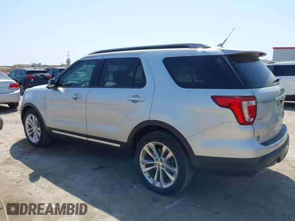 2018 Ford Explorer XLT z VIN 1FM5K7D86JGB78363, wystawiony jako IAAI lot #42028732 z przebiegiem 97 745 mil mil oraz . Historia ofert i sprzedaży dostępna na DreamBid. Obrazek 3.