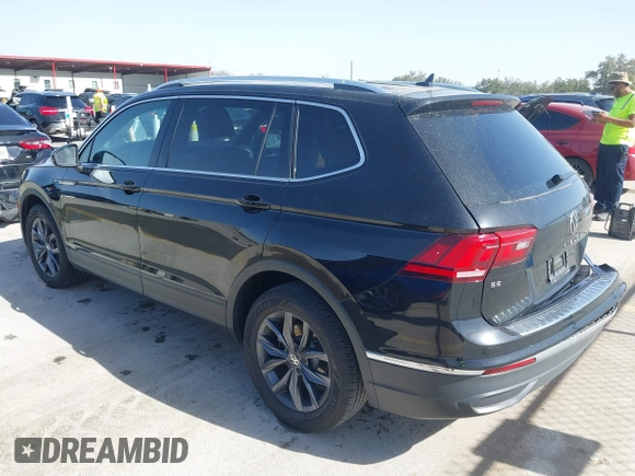 2024 Volkswagen Tiguan SE with VIN 3VV3B7AX5RM027024, listed as a IAAI auction lot 41801265 with 8,101 mi miles and . Bid and sale history available at DreamBid. Image 3.