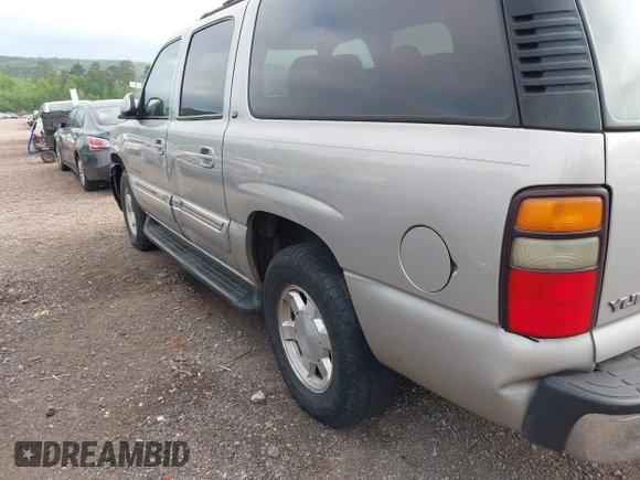 2004 GMC Yukon XL SLE with VIN 3GKEC16Z04G225789, listed as a IAAI auction lot 42058940 with 304,627 mi miles. Bid and sale history available at carsss.com. Image 6.