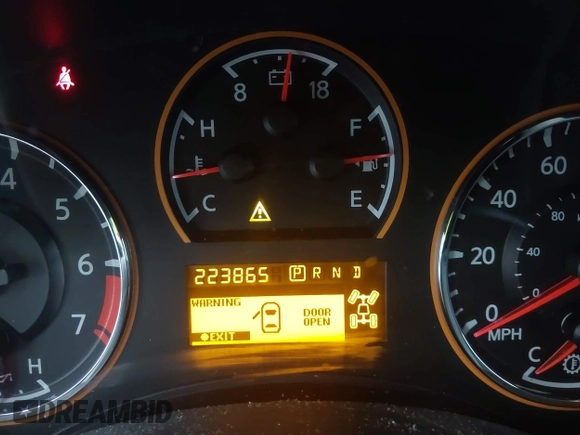 2008 Nissan Armada SE z VIN 5N1AA08C38N601641, wystawiony jako IAAI lot #41569296 z przebiegiem 223 865 mil mil oraz . Historia ofert i sprzedaży dostępna na DreamBid. Obrazek 16.