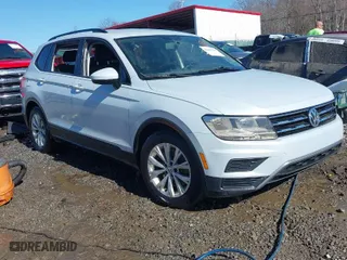 2018 Volkswagen Tiguan S with VIN 3VV1B7AX2JM066312, listed as a IAAI auction lot 41641390 with 133,000 mi miles. Bid and sale history available at carsss.com. Image 1.