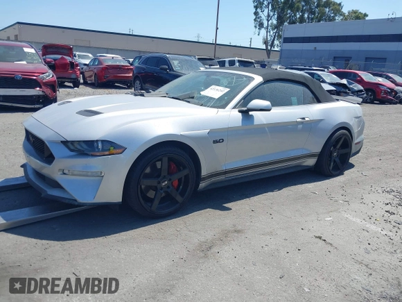 2018 Ford Mustang GT Premium z VIN 1FATP8FF3J5155512, wystawiony jako IAAI lot #42136242 z przebiegiem 94 230 mil mil oraz . Historia ofert i sprzedaży dostępna na DreamBid. Obrazek 2.