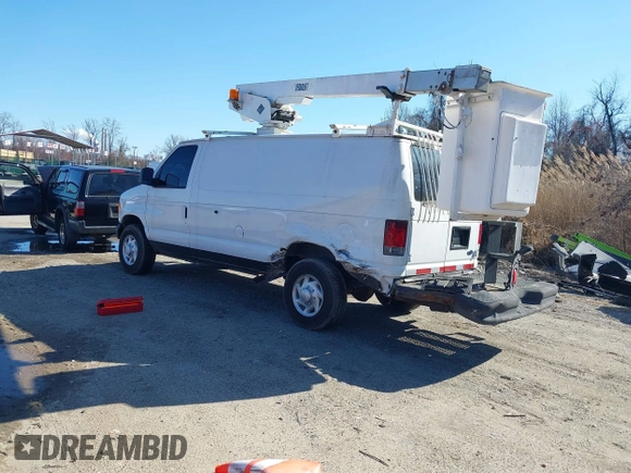 2007 Ford Econoline Cargo with VIN 1FTSE34L47DA57417, listed as a IAAI auction lot 41832862 with 124,517 mi miles. Bid and sale history available at carsss.com. Image 3.
