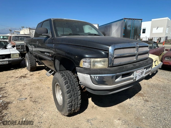 2001 Dodge Ram 1500 with VIN 1B7HC13Y11J562437, listed as a Copart auction lot 52826525 with 202,170 mi miles and Clean Title. Bid and sale history available at carsss.com. Image 1.