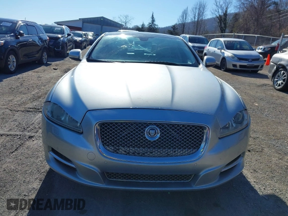 2014 Jaguar XJ z VIN SAJWJ1CD0E8V63989, wystawiony jako IAAI lot #41643513 z przebiegiem 119 924 mil mil oraz . Historia ofert i sprzedaży dostępna na DreamBid. Obrazek 12.