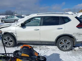 2019 Nissan Rogue SV with VIN JN8AT2MV1KW391418, listed as a IAAI auction lot 41287697 with 68,329 mi miles. Bid and sale history available at carsss.com. Image 14.