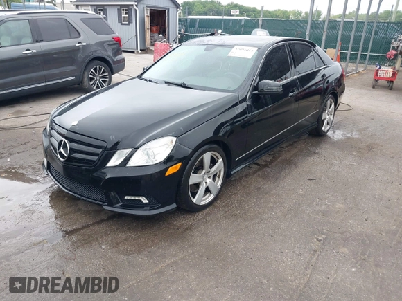 2011 Mercedes-Benz E 350 Luxury z VIN WDDHF8HB1BA427051, wystawiony jako IAAI lot #42091014 z przebiegiem Nie podano mil oraz . Historia ofert i sprzedaży dostępna na DreamBid. Obrazek 17.