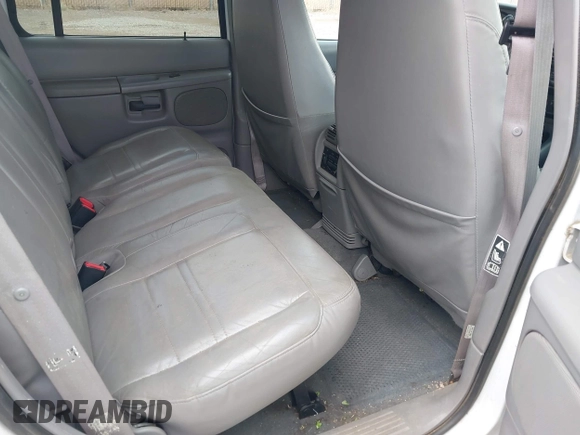 2000 Ford Explorer XLT z VIN 1FMDU73E6YZB38828, wystawiony jako IAAI lot #42458837 z przebiegiem 190 053 mil mil oraz . Historia ofert i sprzedaży dostępna na DreamBid. Obrazek 8.
