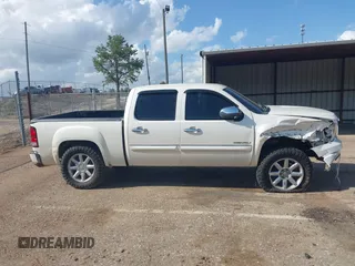 2010 GMC Sierra 1500 Denali z VIN 3GTRKXE26AG222270, wystawiony jako IAAI lot #41974112 z przebiegiem 166 366 mil mil oraz . Historia ofert i sprzedaży dostępna na DreamBid. Obrazek 14.