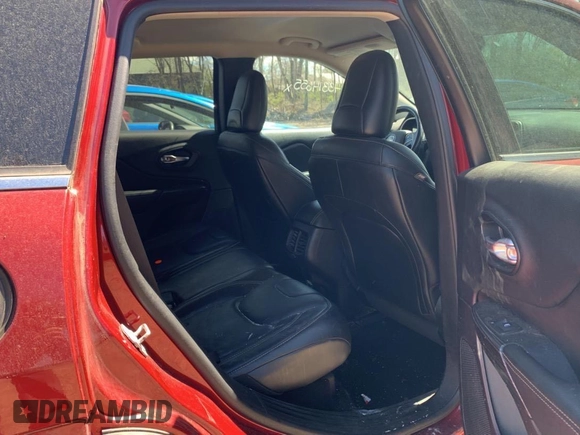 2014 Jeep Cherokee Limited with VIN 1C4PJMDS5EW215733, listed as a Copart auction lot 67032285 with 191,919 mi miles and Clean title. Bid and sale history available at DreamBid. Image 6.