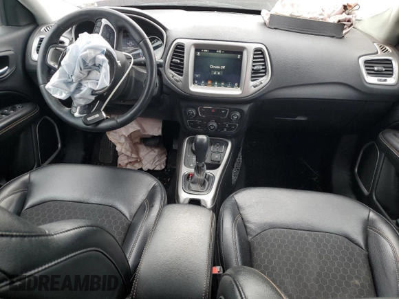 2017 Jeep Compass Latitude z VIN 3C4NJDBB1HT665979, wystawiony jako Copart lot #56522185 z przebiegiem 69 646 mil mil oraz Szkoda całkowita • Salvage title. Historia ofert i sprzedaży dostępna na DreamBid. Obrazek 8.