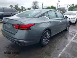 2023 Nissan Altima SV z VIN 1N4BL4DV7PN328287, wystawiony jako IAAI lot #41922893 z przebiegiem 59 289 mil mil oraz . Historia ofert i sprzedaży dostępna na DreamBid. Obrazek 4.