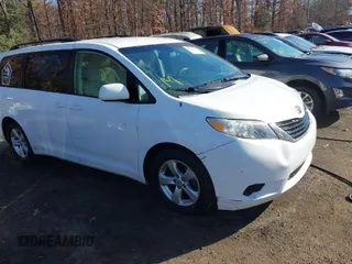 2014 Toyota Sienna LE AAS with VIN 5TDKK3DC3ES458127, listed as a IAAI auction lot 40839225 with 189,939 mi miles. Bid and sale history available at carsss.com. Image 1.