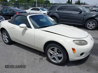 2006 Mazda MX-5 Miata Sport z VIN JM1NC25F960117705, wystawiony jako IAAI lot #42245236 z przebiegiem 123 244 mil mil oraz . Historia ofert i sprzedaży dostępna na DreamBid. Obrazek 1.