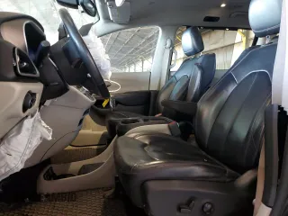2017 Chrysler Pacifica Touring L z VIN 2C4RC1BG5HR795613, wystawiony jako Copart lot #79844814 z przebiegiem 114 720 mil mil oraz Szkoda całkowita • Salvage title. Historia ofert i sprzedaży dostępna na DreamBid. Obrazek 7.