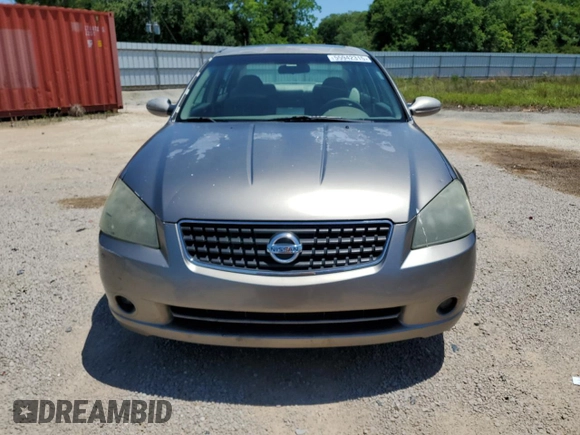 2005 Nissan Altima SE z VIN 1N4BL11D95N451242, wystawiony jako Copart lot #55942315 z przebiegiem 245 942 mil mil oraz Szkoda całkowita • Salvage title. Historia ofert i sprzedaży dostępna na DreamBid. Obrazek 5.