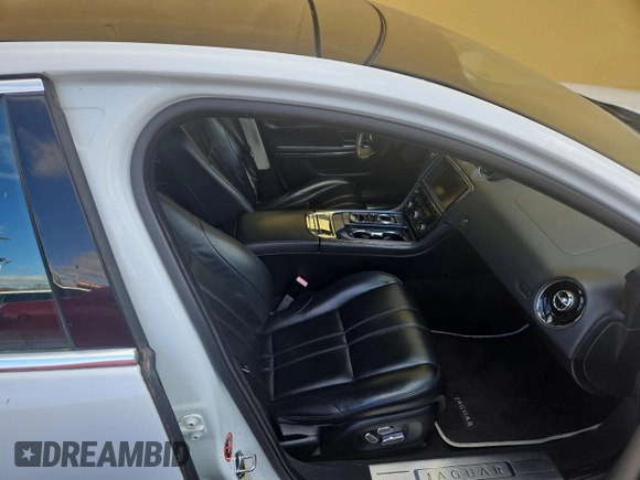 2013 Jaguar XJ с VIN SAJWJ1CD7D8V49599, выставлен на аукционе Copart как лот 82354574 с пробегом 133 163 миль миль и Чистый • Clean title. История ставок и продаж доступна на DreamBid. Изображение 5.
