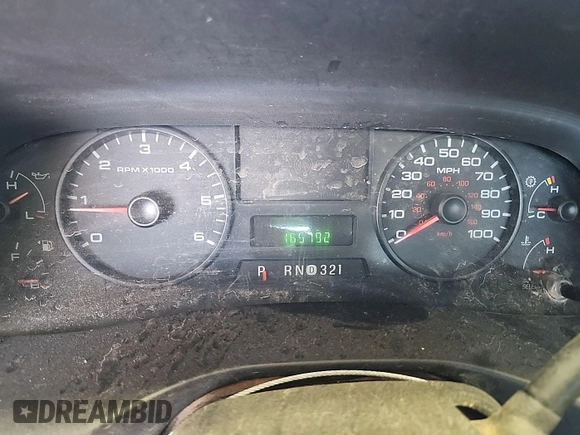2007 Ford F-250 XL z VIN 1FTNF21517EB22731, wystawiony jako IAAI lot #42563444 z przebiegiem 165 792 mil mil oraz . Historia ofert i sprzedaży dostępna na DreamBid. Obrazek 12.